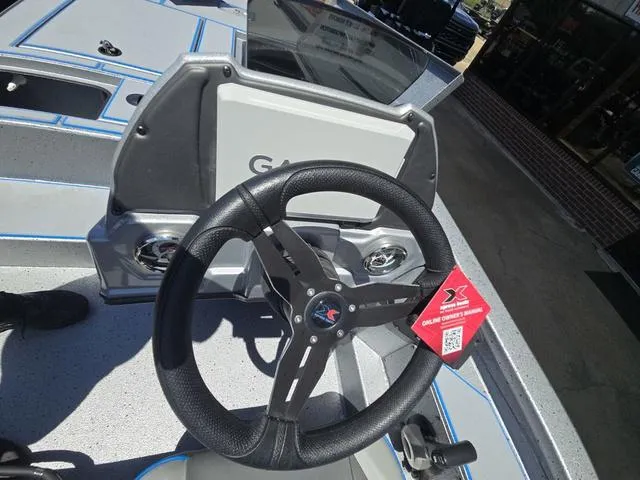 Slide: The Image of Xpress H20C Crappie 2025 - 12