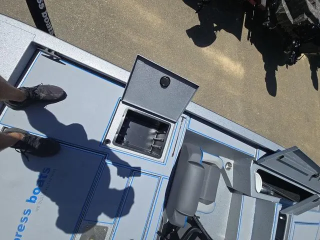 Slide: The Image of Xpress H20C Crappie 2025 - 15