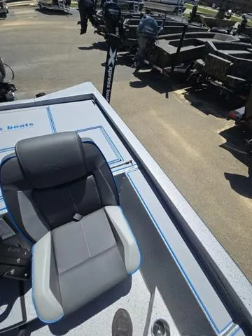 Slide: The Image of Xpress H20C Crappie 2025 - 17