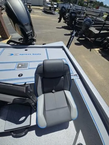 Slide: The Image of Xpress H20C Crappie 2025 - 18