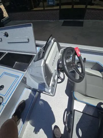 Slide: The Image of Xpress H20C Crappie 2025 - 20