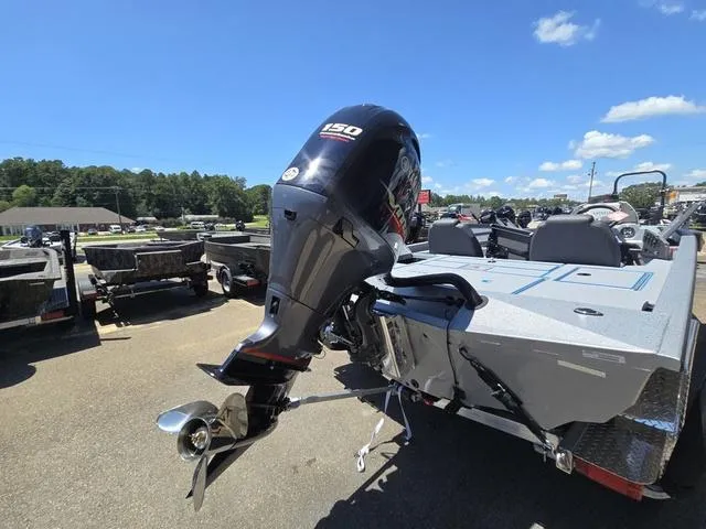 Slide: The Image of Xpress H20C Crappie 2025 - 3