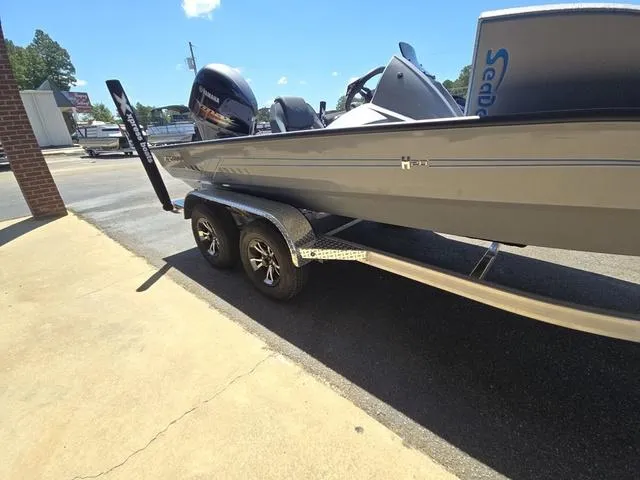 Slide: The Image of Xpress H20C Crappie 2025 - 5