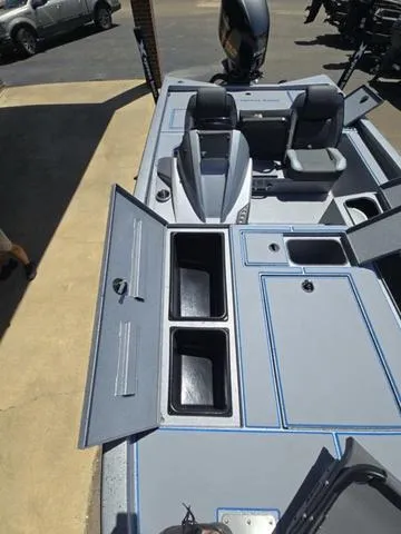 Slide: The Image of Xpress H20C Crappie 2025 - 6