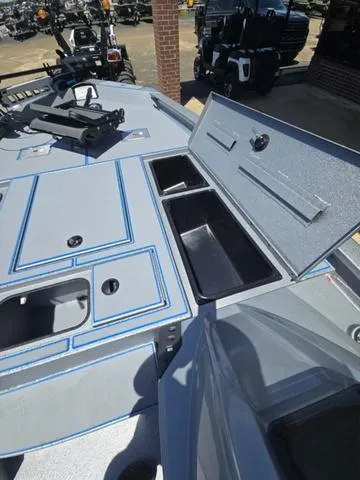 Slide: The Image of Xpress H20C Crappie 2025 - 8