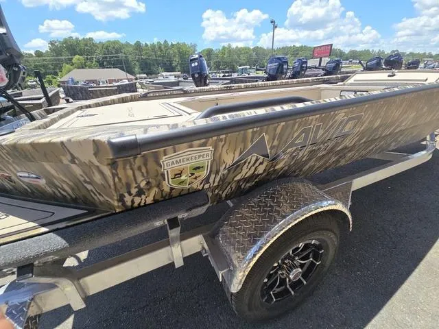 Slide: The Image of Avid 16 Commander 2025 - 11