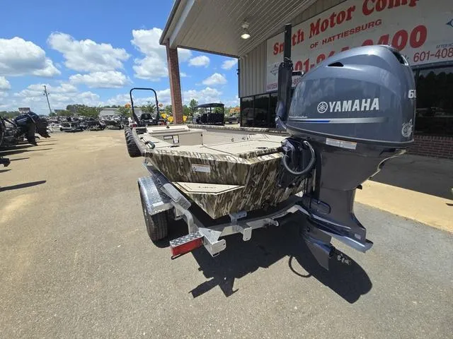 Slide: The Image of Avid 16 Commander 2025 - 13