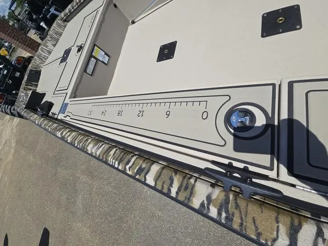 Slide: The Image of Avid 16 Commander 2025 - 21