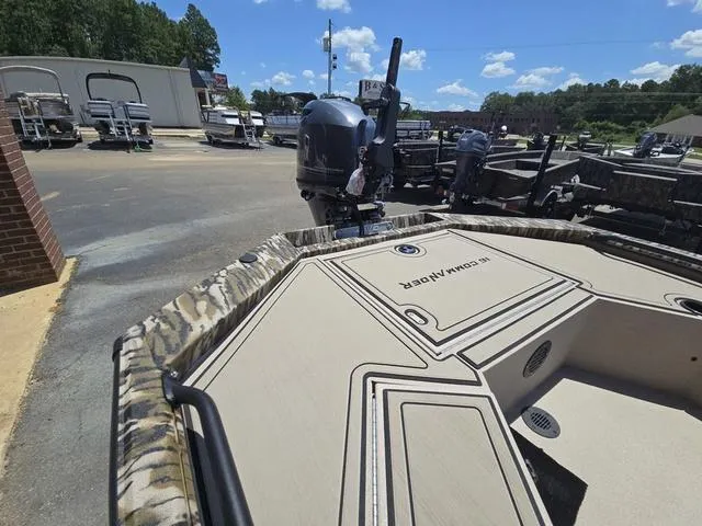 Slide: The Image of Avid 16 Commander 2025 - 6