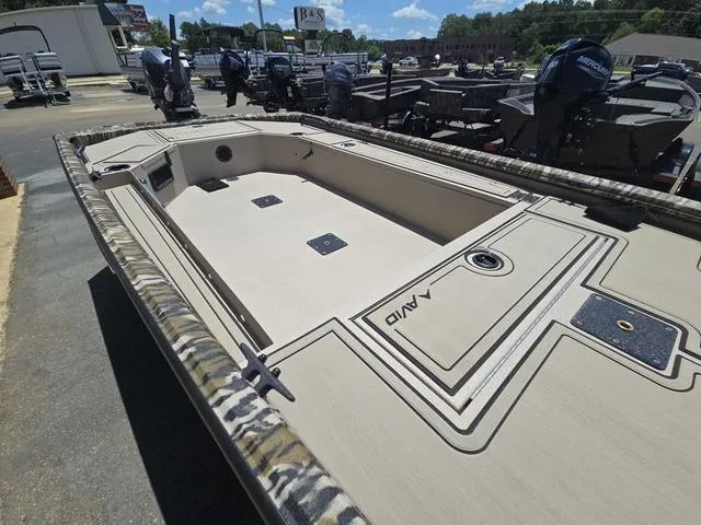 Slide: The Image of Avid 16 Commander 2025 - 8