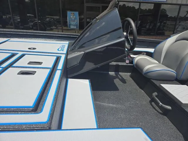 Slide: The Image of Xpress H18C Crappie 2025 - 41