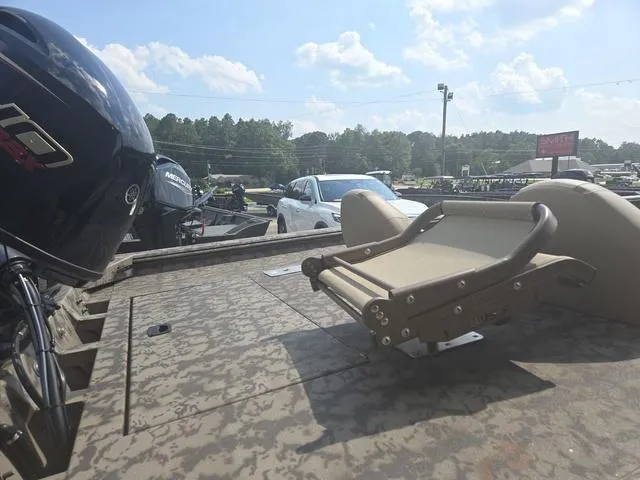 Slide: The Image of Xpress XP185 Catfish 2025 - 22