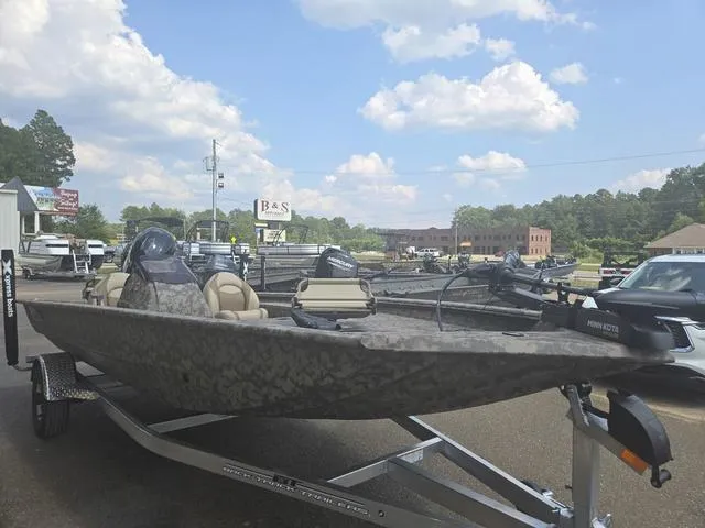 Slide: The Image of Xpress XP185 Catfish 2025 - 25