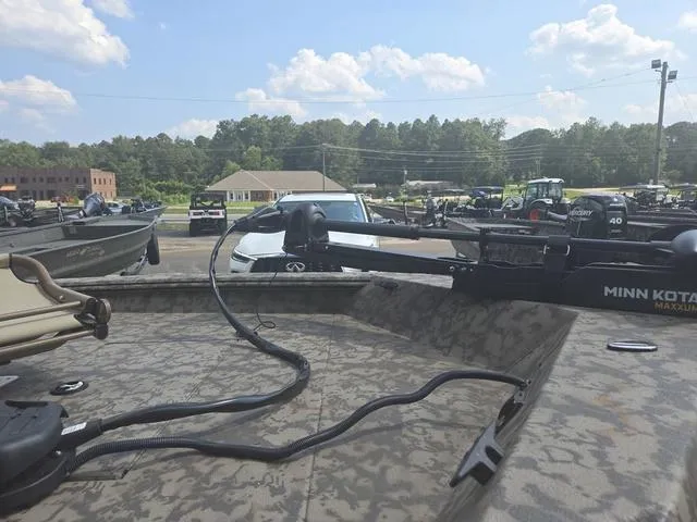 Slide: The Image of Xpress XP185 Catfish 2025 - 9