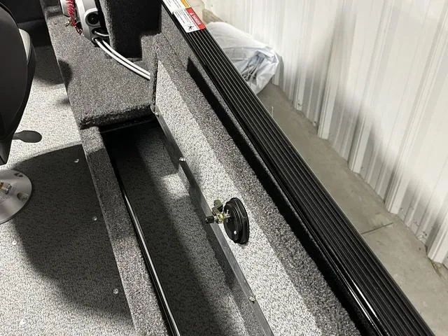 Slide: The Image of Lund 1650 Angler SS 2025 - 11