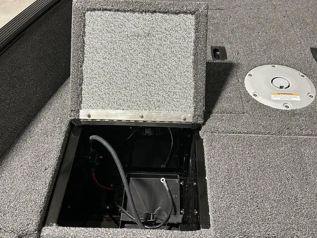 Slide: The Image of Lund 1650 Angler SS 2025 - 12