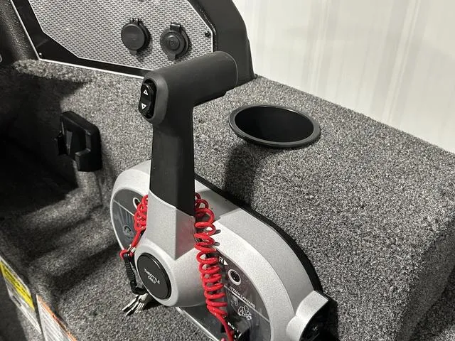 Slide: The Image of Lund 1650 Angler SS 2025 - 15