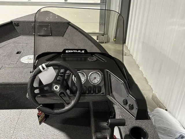 Slide: The Image of Lund 1650 Angler SS 2025 - 17