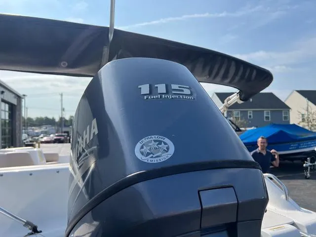 Slide: The Image of Hurricane SunDeck Sport 188 OB 2013 - 6