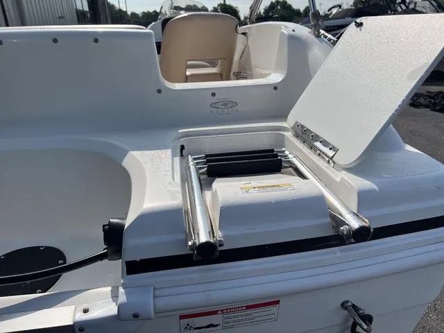 Slide: The Image of Hurricane SunDeck Sport 188 OB 2013 - 7