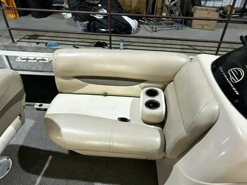 Slide: The Image of Sun Tracker Fishin' Barge 20 DLX 2016 - 6