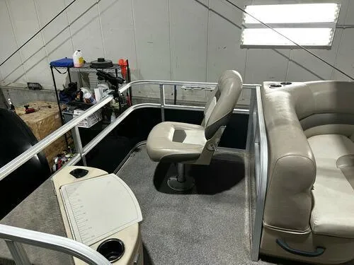 Slide: The Image of Sun Tracker Fishin' Barge 20 DLX 2016 - 8