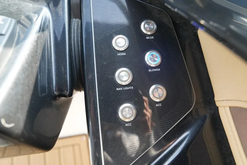 Slide: The Image of Control panel of 2021 Yamaha Boats 252SE with labeled buttons for horn, bilge, and more. - 13