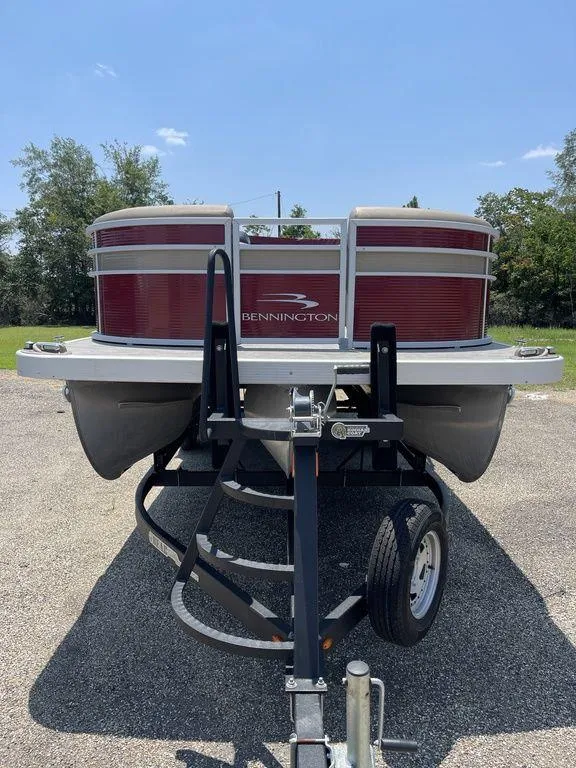 Slide: The Image of 2021 Bennington 22 SSBX pontoon boat on trailer, sunny day. - 10