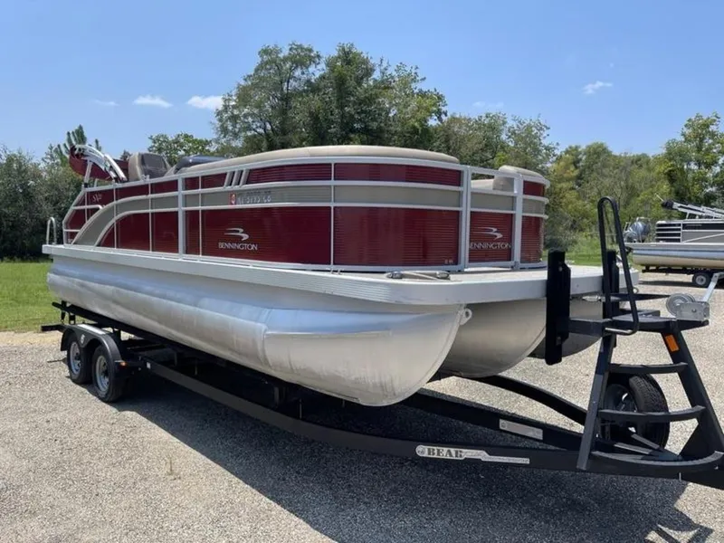 Slide: The Image of 2021 Bennington 22 SSBX pontoon boat on trailer, parked outdoors. - 29