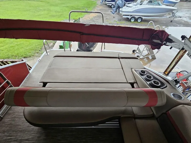Slide: The Image of 2021 Bennington 22 SSBX pontoon boat with sun deck and cup holders. - 37