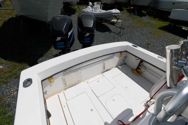 Slide: The Image of 1994 Contender 25 Tournament boat with dual Mercury outboard engines. - 9