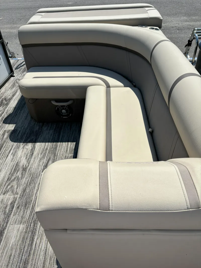 Slide: The Image of Crest Classic LX 200L 2024 - 13