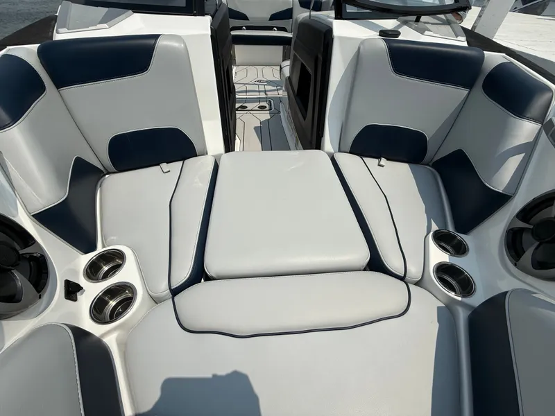 Slide: The Image of Malibu Wakesetter 22 LSV 2021 - 117