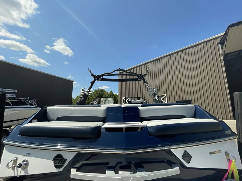 Slide: The Image of Malibu Wakesetter 22 LSV 2021 - 121