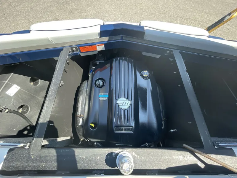 Slide: The Image of Malibu Wakesetter 22 LSV 2021 - 122