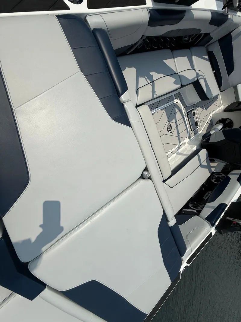 Slide: The Image of Malibu Wakesetter 22 LSV 2021 - 147