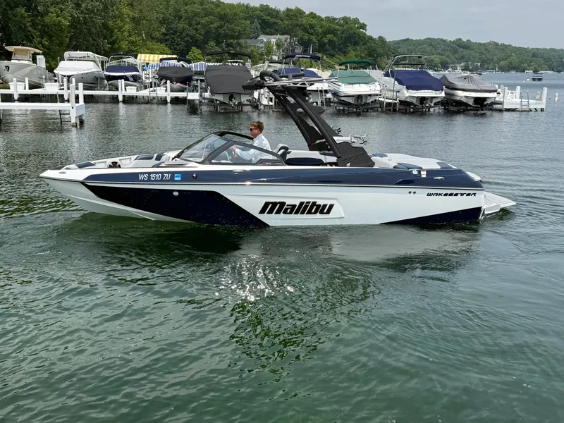 Slide: The Image of Malibu Wakesetter 22 LSV 2021 - 159