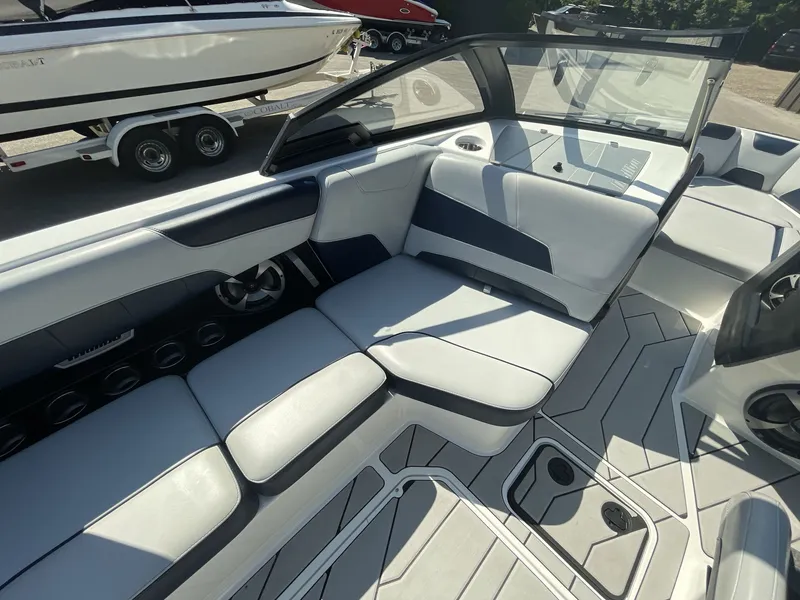 Slide: The Image of Malibu Wakesetter 22 LSV 2021 - 160
