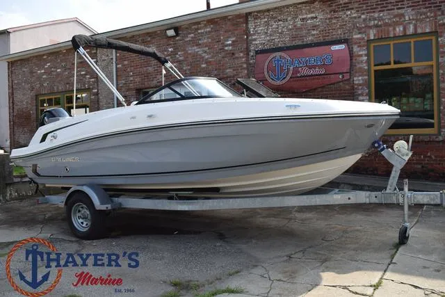 Slide: The Image of Bayliner VR5 Bowrider - Outboard 2025 - 52