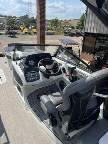 Slide: The Image of Veranda V One 2025 - 18