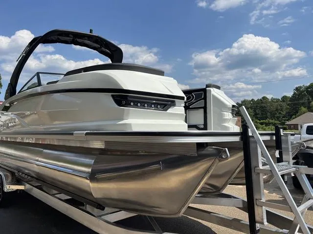 Slide: The Image of Veranda V One 2025 - 3