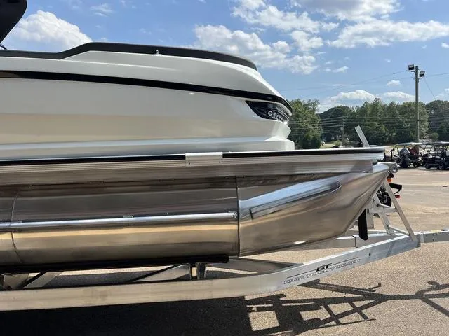 Slide: The Image of Veranda V One 2025 - 5