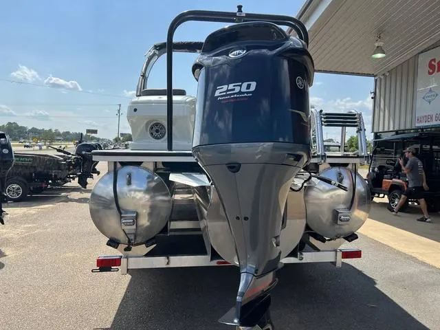 Slide: The Image of Veranda V One 2025 - 8