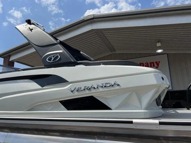 Slide: The Image of Veranda V One 2025 - 9