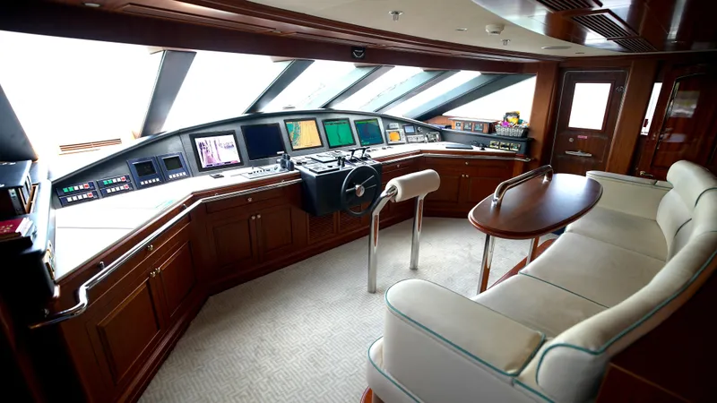 Slide: The Image of Luxurious yacht cockpit with advanced navigation systems, Horizon 136 Premier, 2010 model. - 15