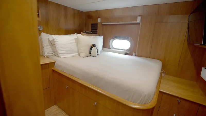 Slide: The Image of Luxurious cabin interior of 2010 Horizon 136 Premier yacht with cozy bed and porthole. - 47