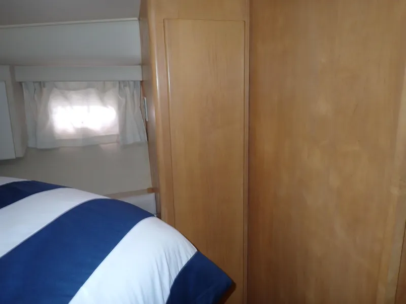 Slide: The Image of Carver 370 Voyager 1996 - 111