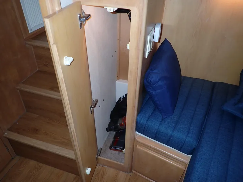 Slide: The Image of Carver 370 Voyager 1996 - 123