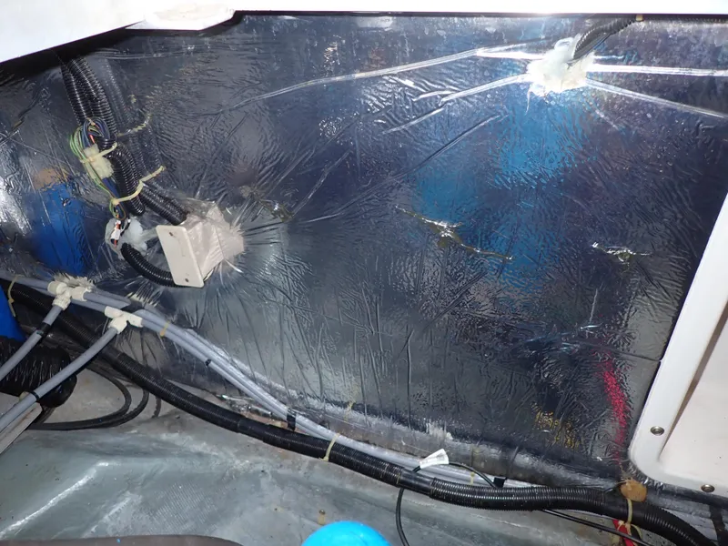 Slide: The Image of Carver 370 Voyager 1996 - 137