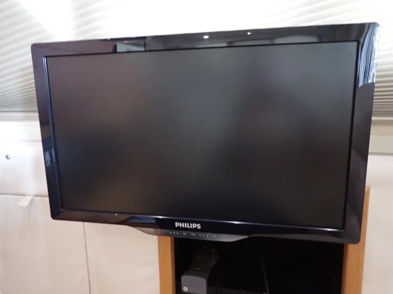 Slide: The Image of Carver 370 Voyager 1996 - 73